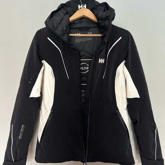 Helly Hansen Jackets & Blazers - Helly Hansen Women's Black and White Ski Jacket *worn 3 times! Perfect condition